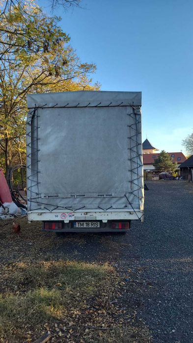 camioneta cu prelata