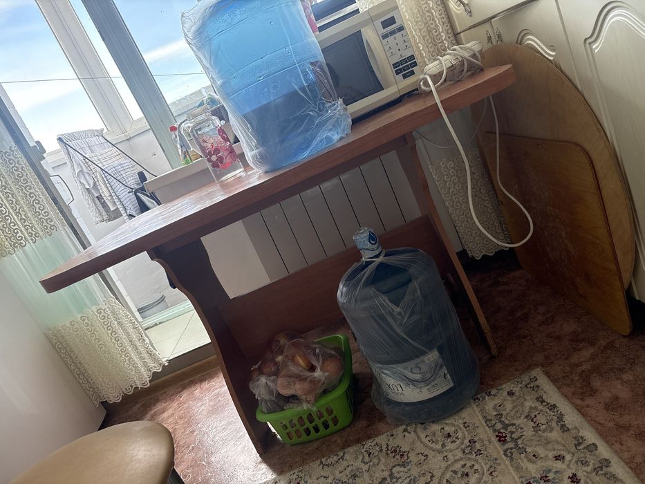 Продается стол с стульями