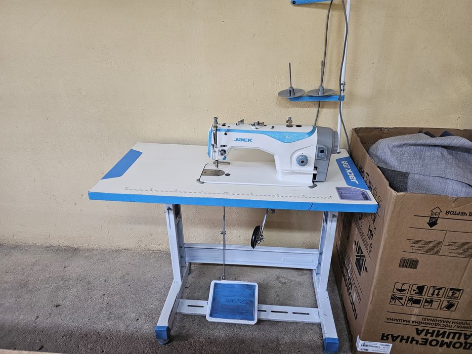 Продам швейную машинку