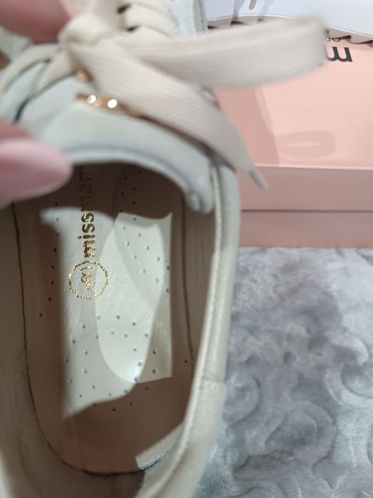 Дамски спортни обувки