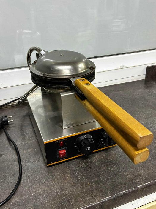 Хладилна витрина,Гофретник,Тестомесачка,Стелаж за закуски