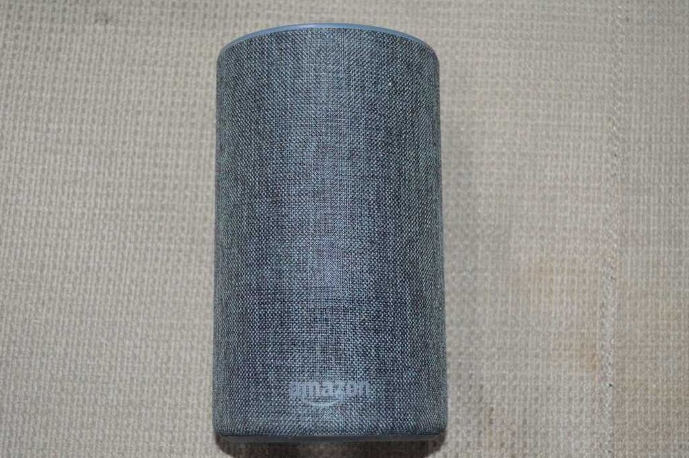 Boxă Inteligentă Amazon Echo Gen 2 – Charcoal Fabric, Stare Excelentă