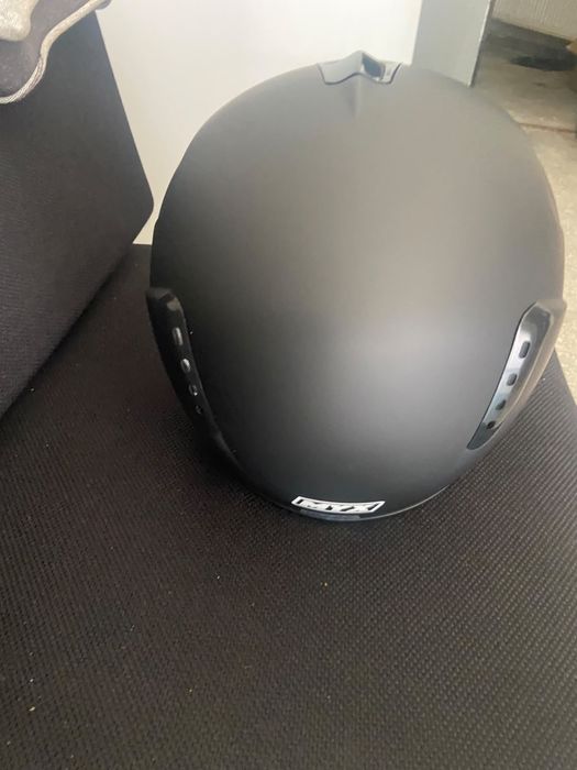 Casca moto de culoare negru mat