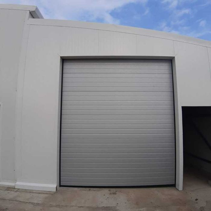 Usi de garaj industriale / hale