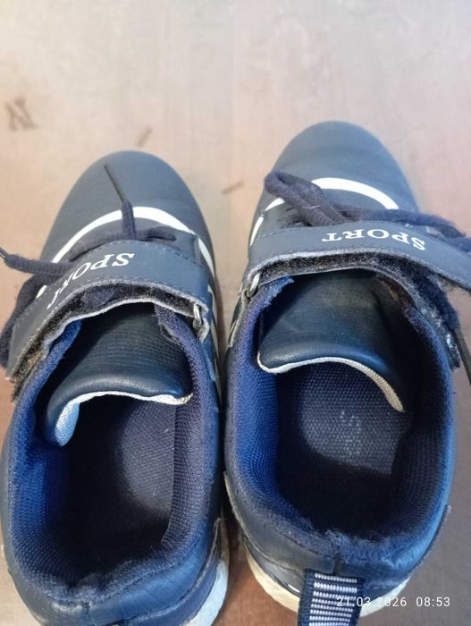 кроссовки и сандали