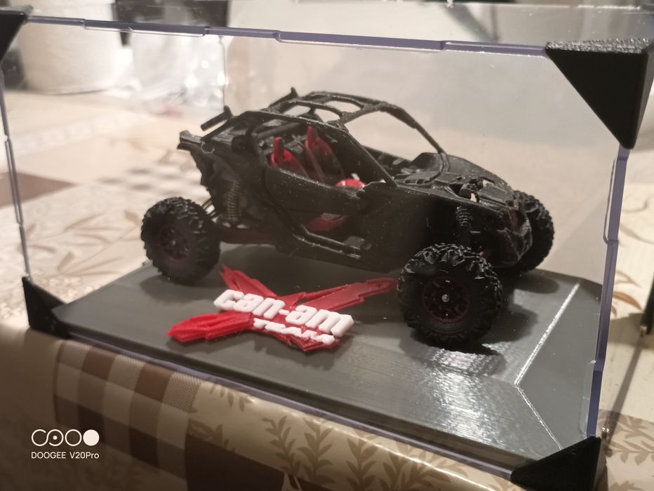 Модел в мащаб на can am Maverick X3