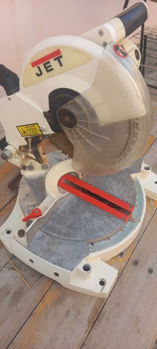 Электрический пила торцовка.