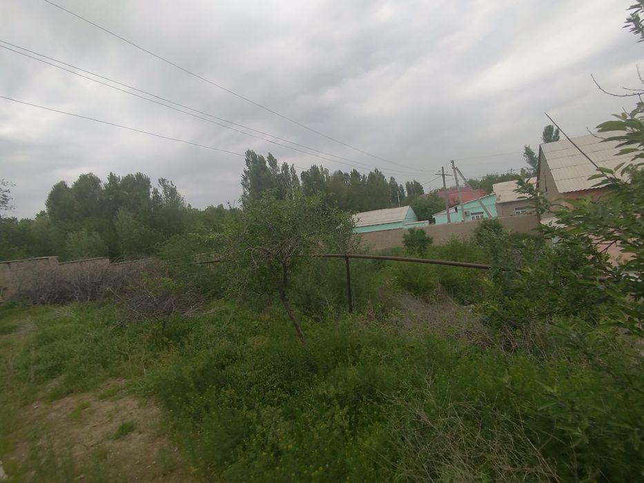 Toshkent viloyati Bekobod shahar 5-uchastkadan uy sotiladi