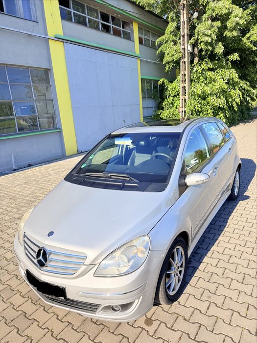 Mercedes-Benz B180