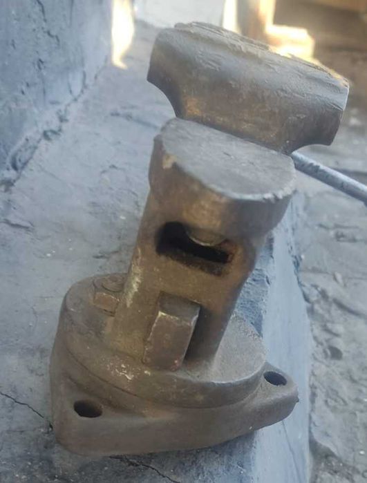 Продам Тиски Советского производства.