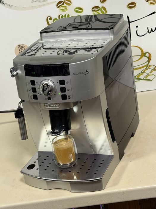Кафемашина кафе автомат delonghi magnifica S с гаранция