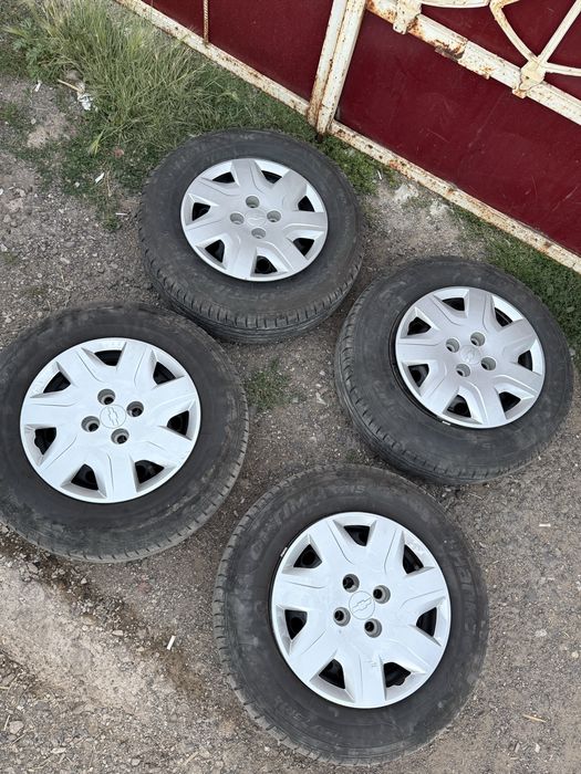 Продам шины с дисками и колпакапи