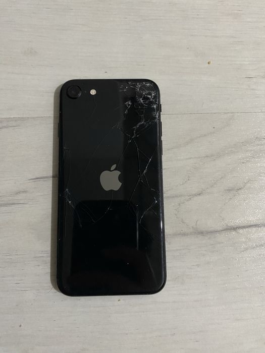 Продам или обмен Iphone se 2020