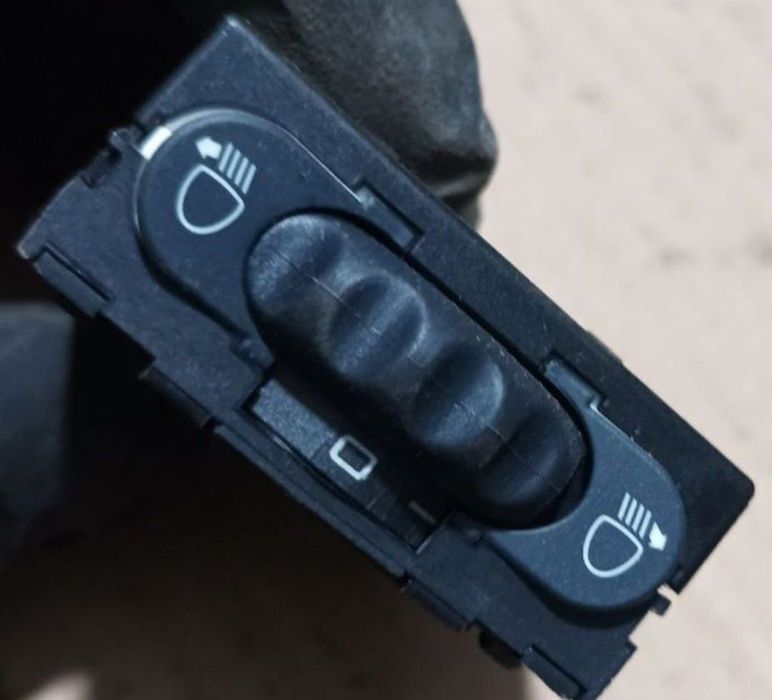 Elemente:Clio Megan symbol...asigur expedierea coletului avantajos la