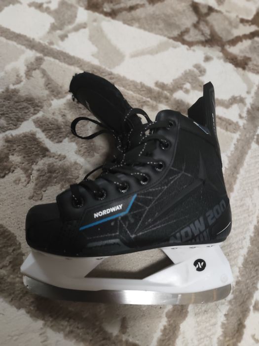 Продам коньки 35 размер