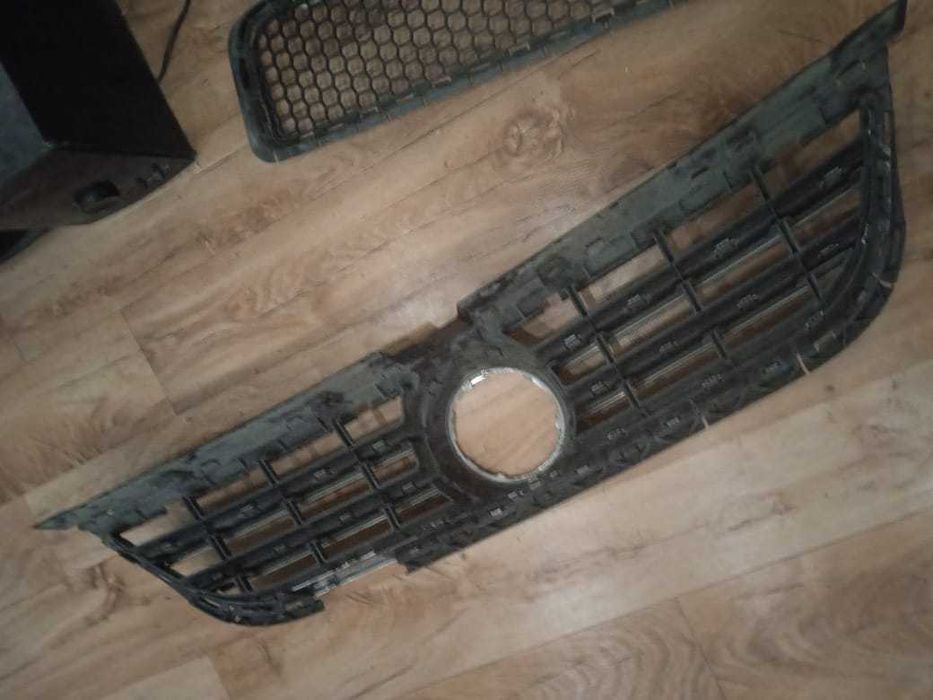 решотку VW TOUAREG 2006