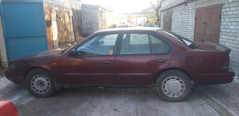 Продам машину Nissan Maxima.