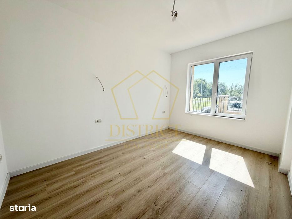 Duplex cu 5 camere si 2 bai, 470 mp teren si 115 mp utili in Ghiroda.
