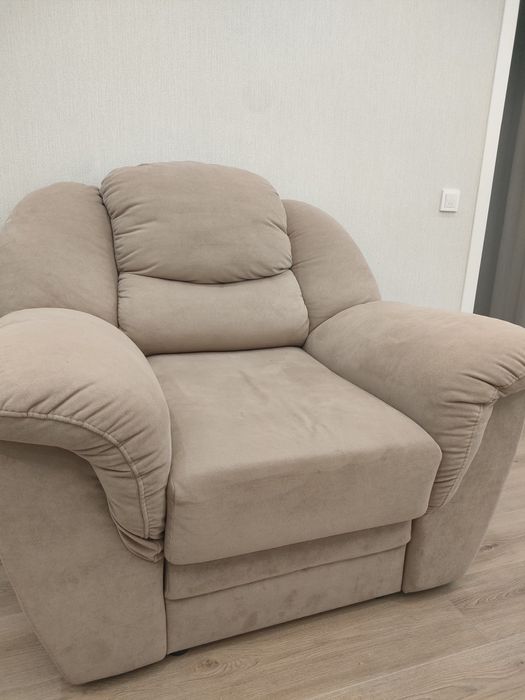 Продается диван с креслом