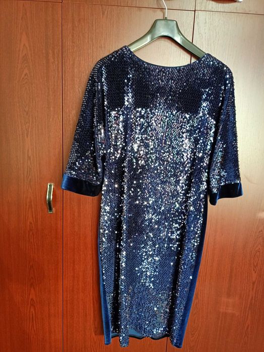 Продам нарядное платье для торжества.