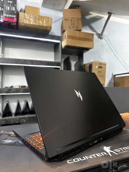 Мощный игравой ноутбук Acer Nitro V16 Ai ryzen 5-240V 16/512 RTX5050