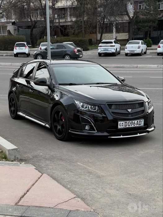 Продам Chevrolet Cruze хетчбек турбо.