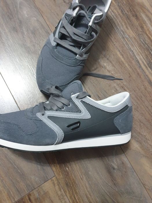 Adidasi barbaiti Diesel 43 marime