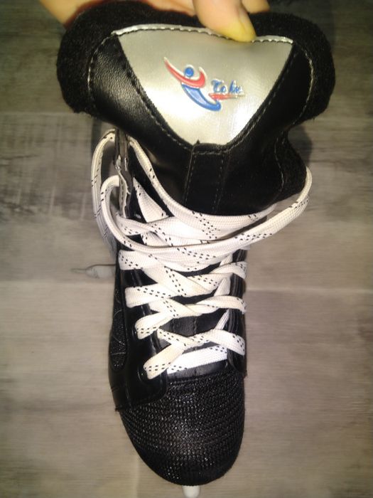 Продам коньки новые