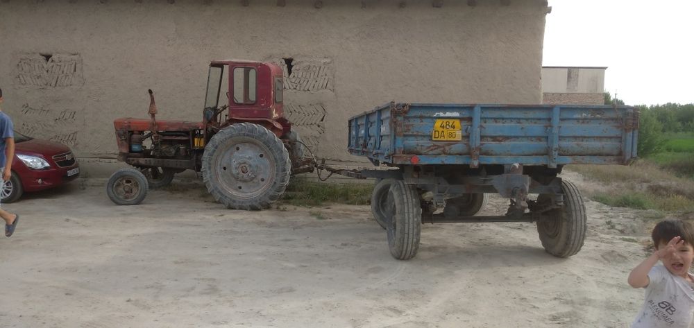 T28 traktor sotiladi
