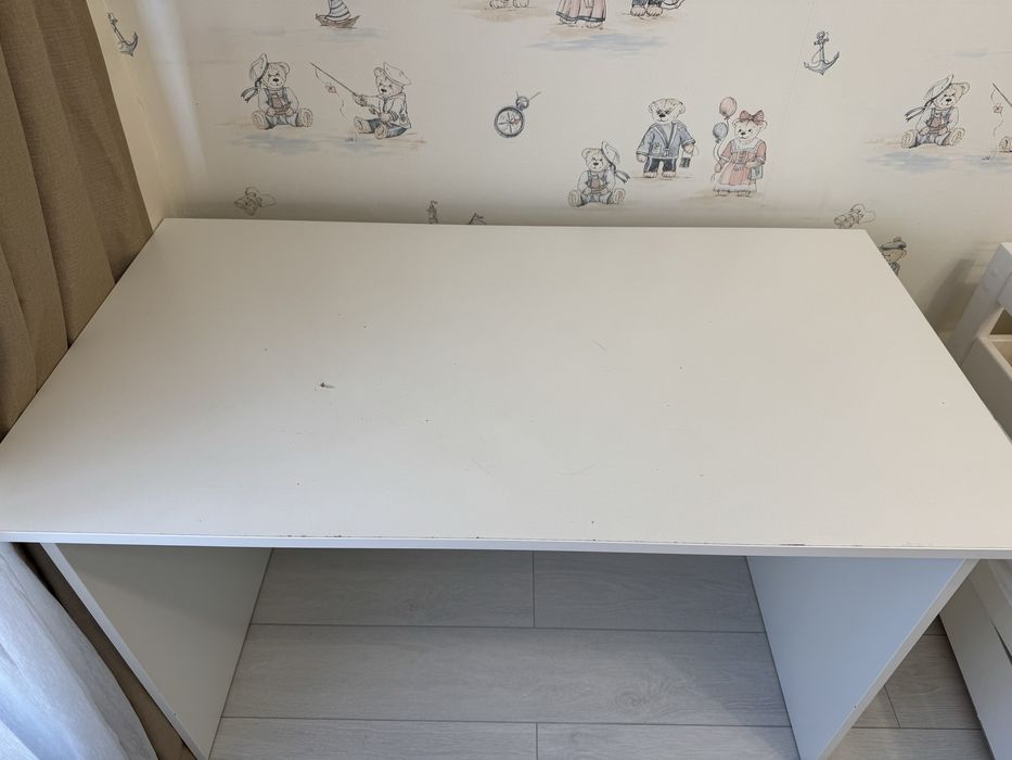 Стол письменный белый