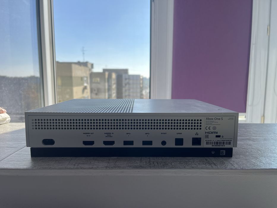 Xbox One S ( 500 GB) citiți descrierea!