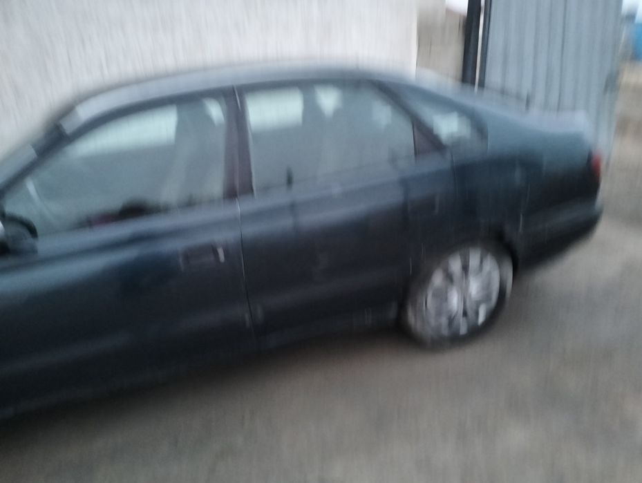 Срочно продам таета карина