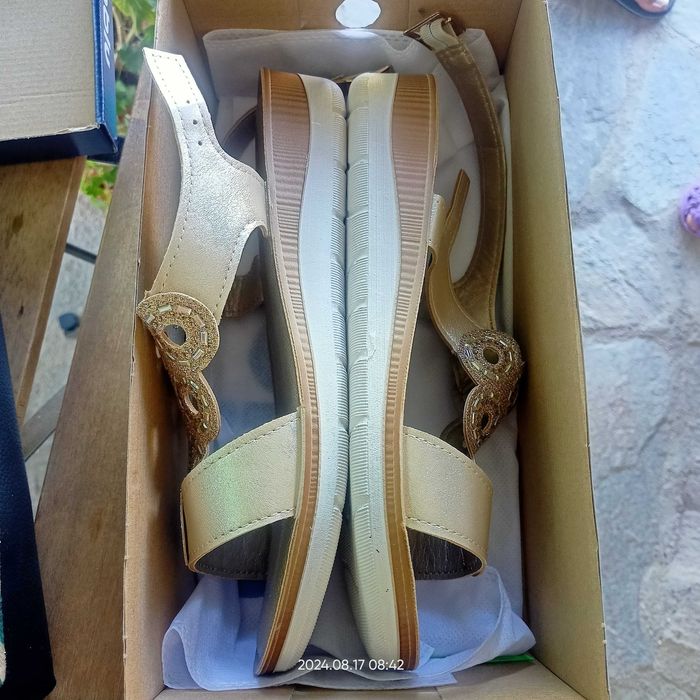 Италиански сандали нови Punto