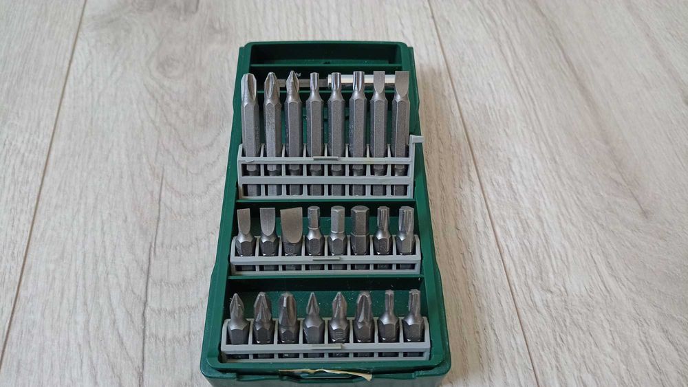 Vand Set de biti/ accesorii de insurubat, marca Bosch