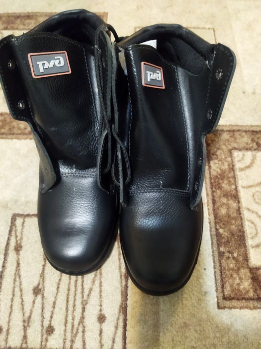 Продам ботинки..