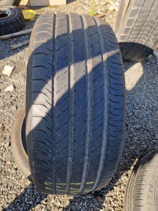 235 45 r19 dunlop