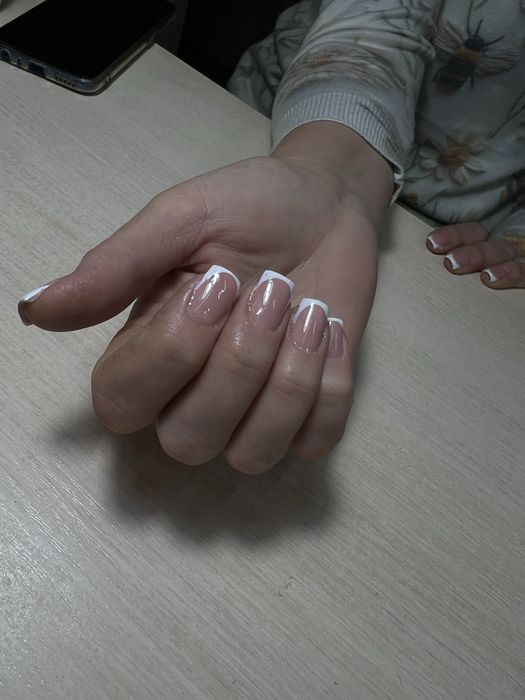 Маникюр и педикюр — доступно