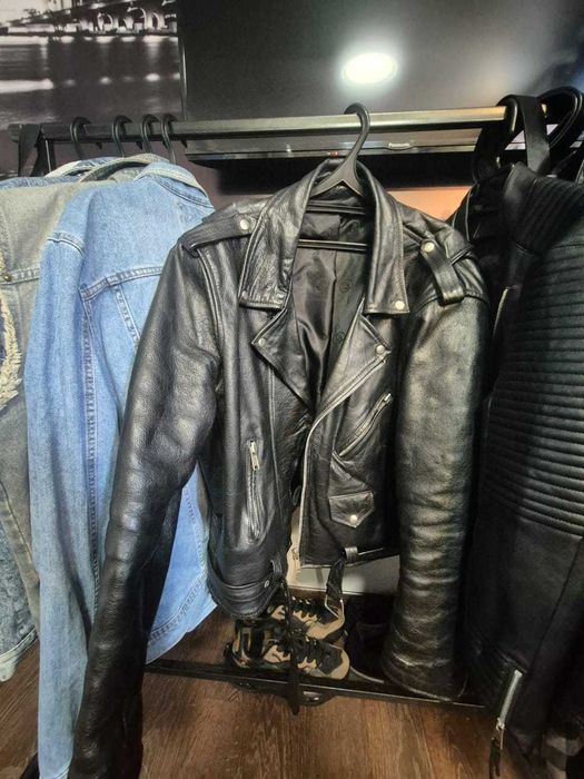 Продам кожаную курту Б/У