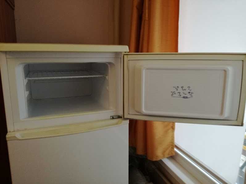 Хладилник с горна камера