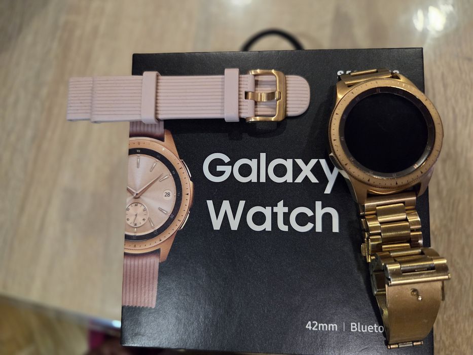 Часовник galaxy watch 42mm , 2 каишки
