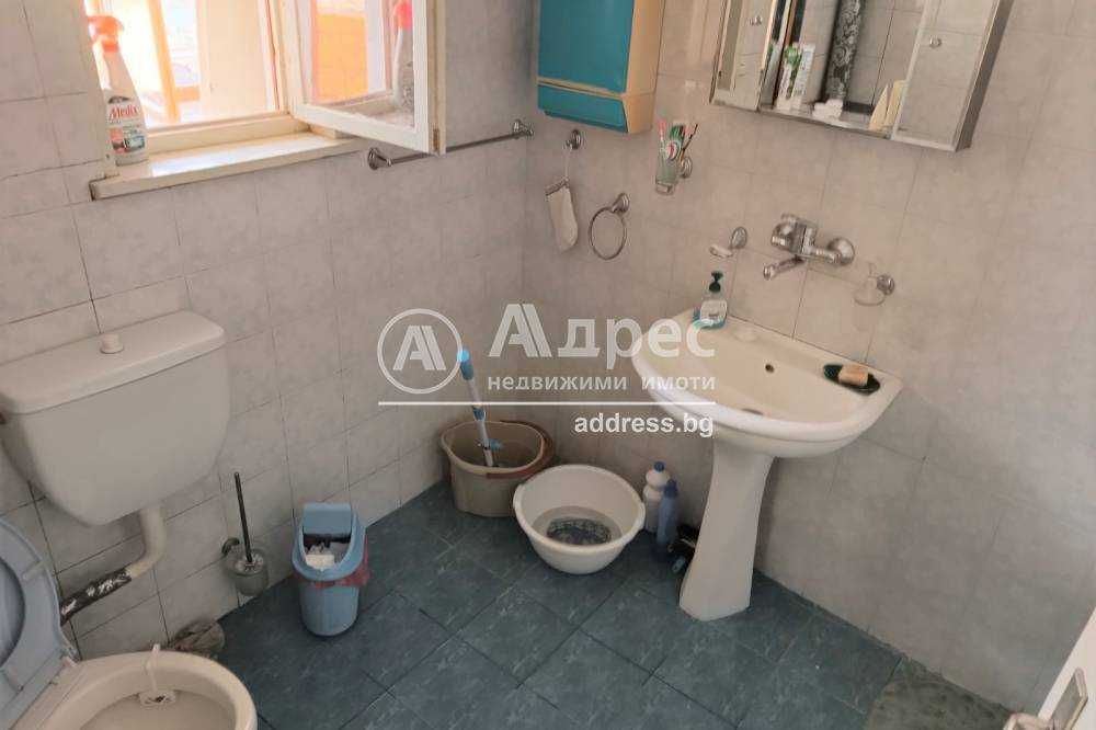 Ексклузивно от "Адрес"! Продава се къща в центъра на град Разград!