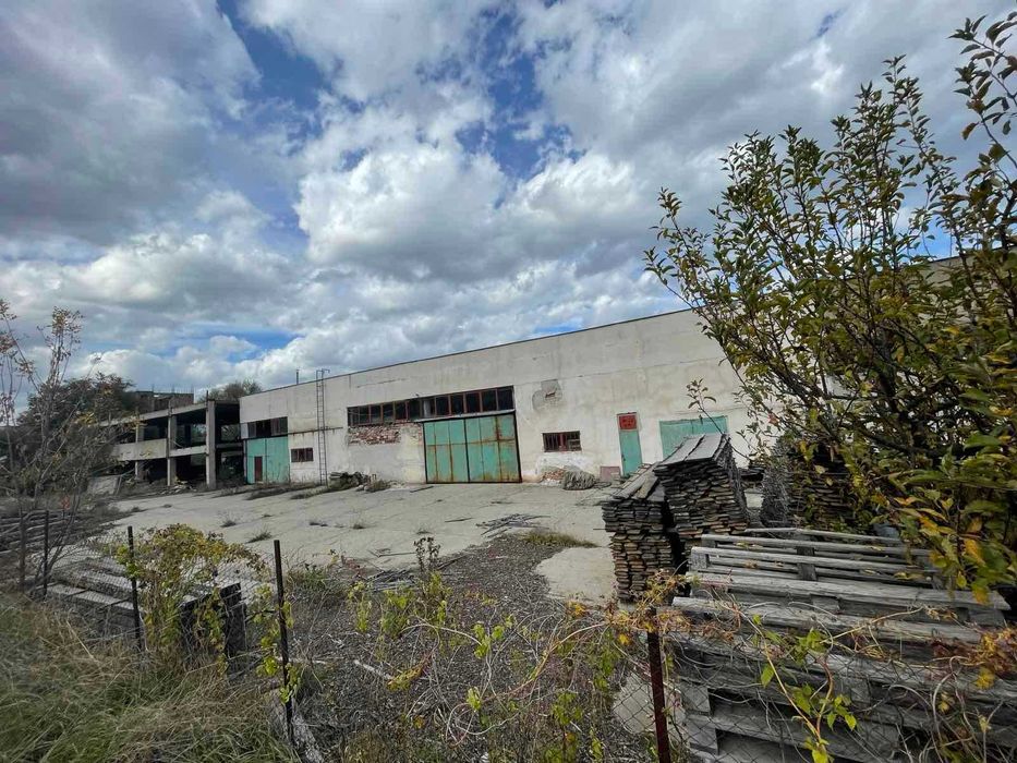 Продава се Промишлена сграда в Банско - 2340 кв.м за 150 €/кв.м - Снимка #4