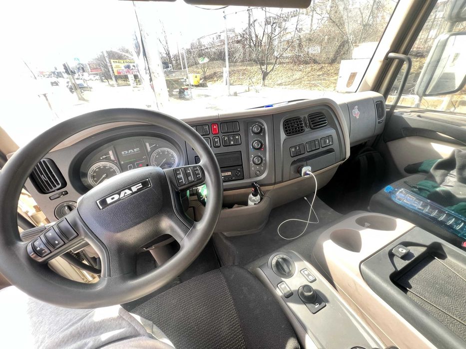 Camion DAF LF 250 FA- 16 tone- prelata cu lift