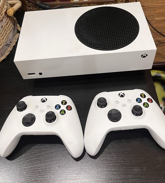 Xbox series s в идеальном состояние