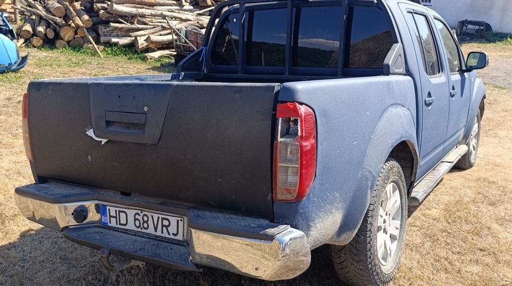 Vând Nissan Navara D40