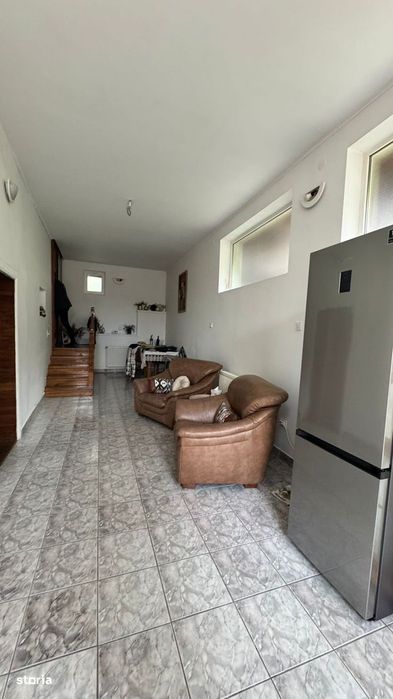 Casă Cu 9 Camere In Rucăr, Teren 1.187 Mp – Potențial Turistic |