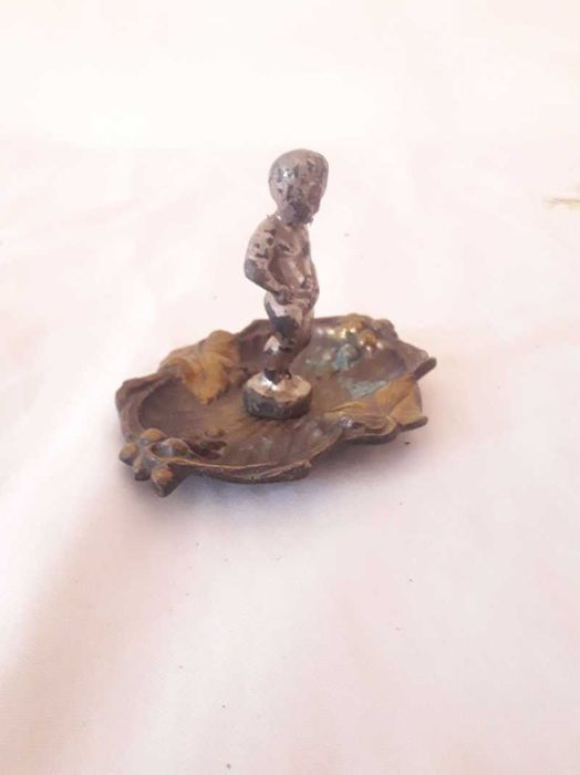 Scrumiera din bronz cu ornament baietas