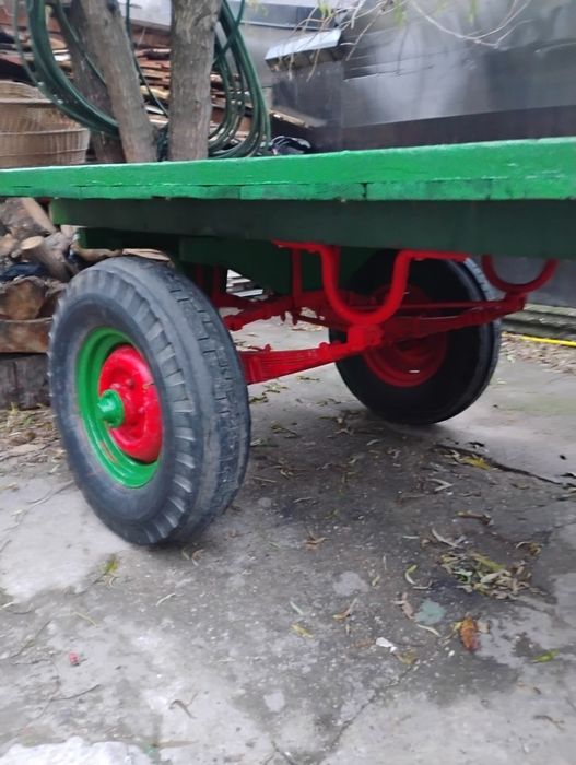 Vând platforma pentru cai