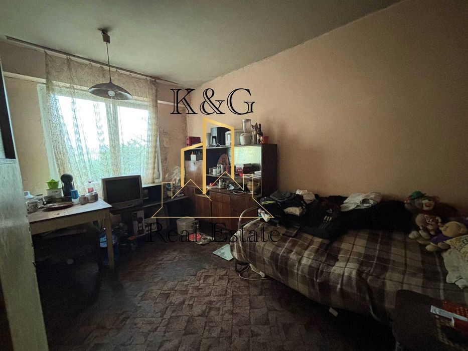 Двустаен разширен в ж.к " Орел "