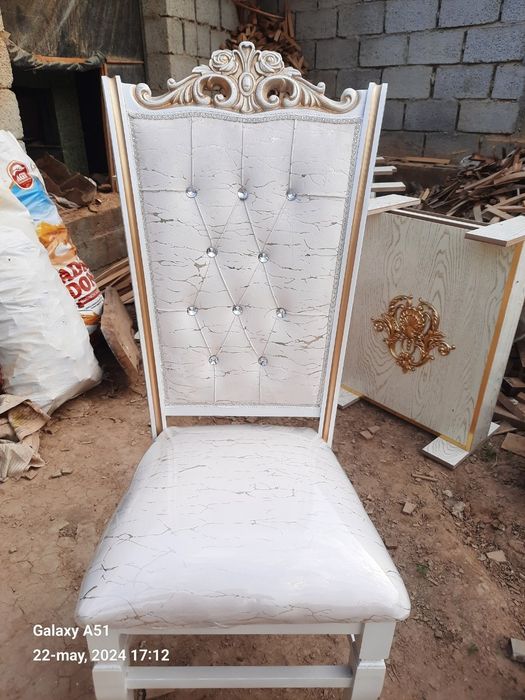 Sifatlik yog'ochlik ustullarimiz bor